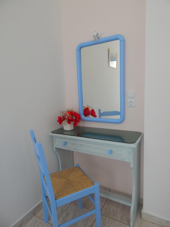 Evgenia Rooms And Apartments Folegandros Town Room photo