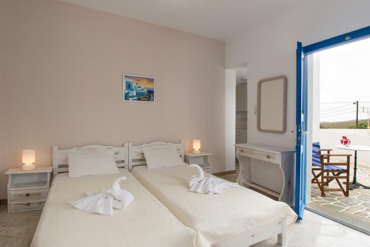 Evgenia Rooms And Apartments Folegandros Town Exterior photo