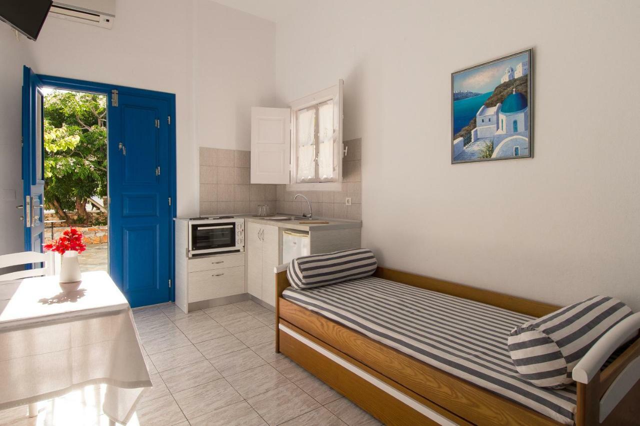 Evgenia Rooms And Apartments Folegandros Town Exterior photo