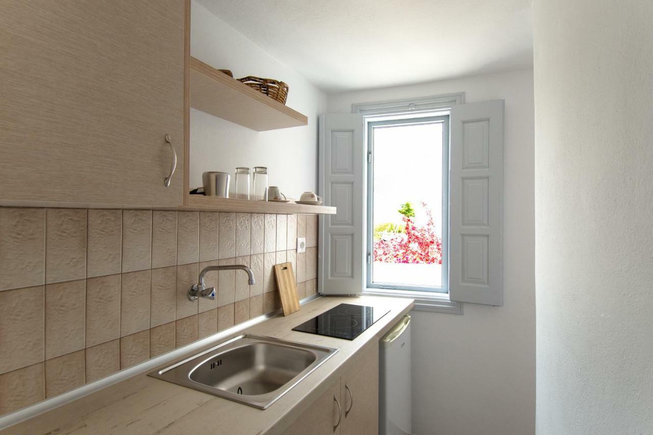 Evgenia Rooms And Apartments Folegandros Town Exterior photo