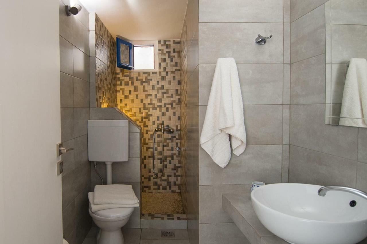 Evgenia Rooms And Apartments Folegandros Town Exterior photo